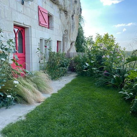 Gite Des Perreyeurs - Maison Troglodyte Avec Vue Sur Loire モンソロー エクステリア 写真