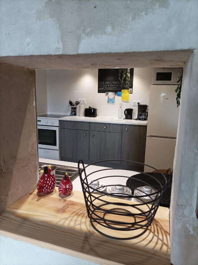 Gite Des Perreyeurs - Maison Troglodyte Avec Vue Sur Loire モンソロー エクステリア 写真