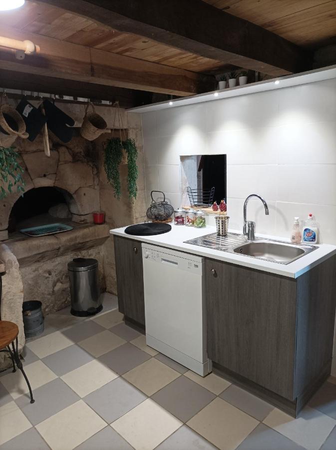 Gite Des Perreyeurs - Maison Troglodyte Avec Vue Sur Loire モンソロー エクステリア 写真