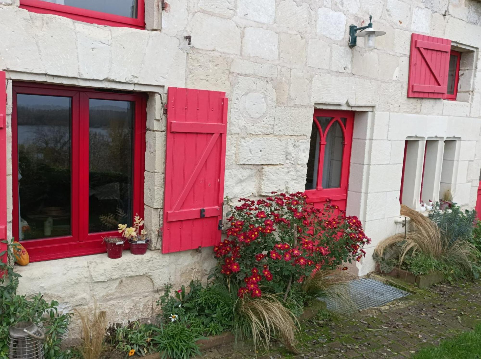 Gite Des Perreyeurs - Maison Troglodyte Avec Vue Sur Loire モンソロー 部屋 写真